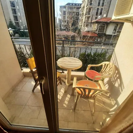 Private Apartments In Aparthotel Dawn Park